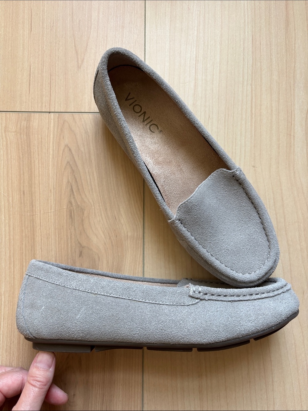 Vionic Suede Leather Debbie Driving Moccasin Loafer  Grey  Size 6.5. Like New